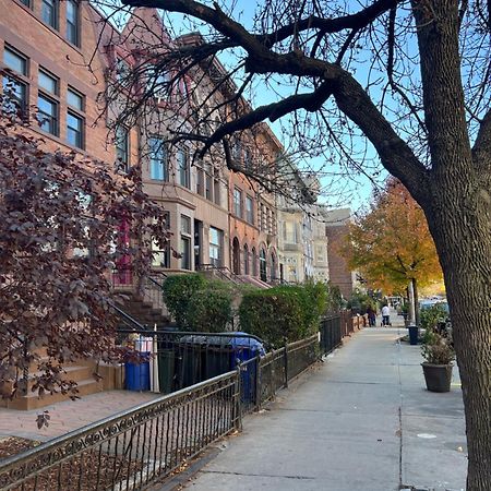 Share This Historic Brownstone With The Host! Hotel New York Exterior photo